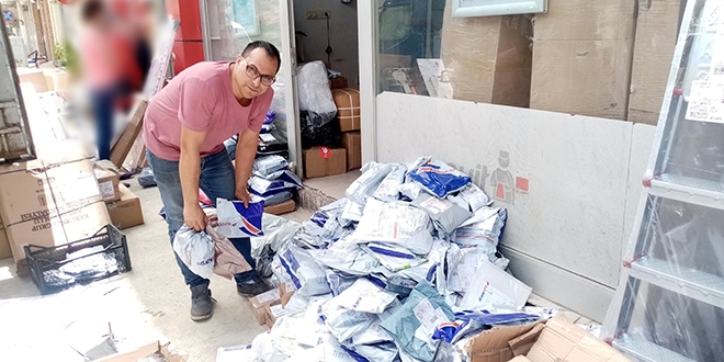 Kargo çalışanıyla tartışan kişi: Gel dövüşelim