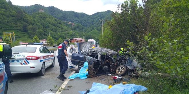 Trabzon'da yanan otomobildeki 3 kii ld, 1 kii yaraland