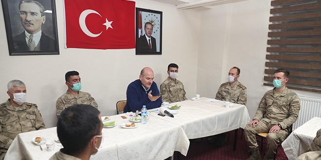 Erdoğan, İkiyaka Dağları'ndaki askerlerin bayramını kutladı