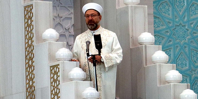 Ali Erbaş'tan camide cemaatle namaz açıklaması