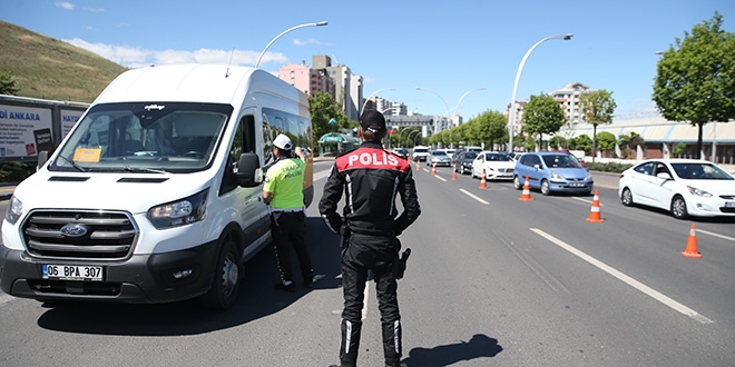 Başkentte bayramın ilk gününde denetimler sürüyor