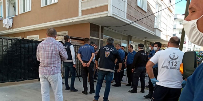 Sokakta müzik yayını yapan grup polisle tartıştı: 1 polis yaralı