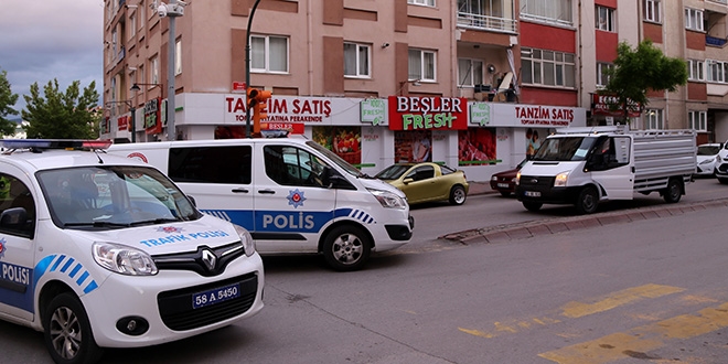 'Dur' ihtar�na uymayarak ka�an s�r�c�ye 7 bin 506 lira ceza