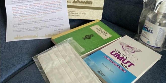 Sivas Valiliği, talep eden 1058 öğrenciye kitap dağıttı