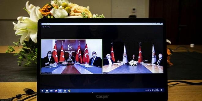 AK Parti, CHP ve MHP ile video konferans araclyla bayramlat