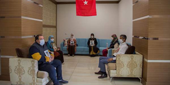 Diyarbakr annelerinin evlat nbeti bayramda da devam ediyor