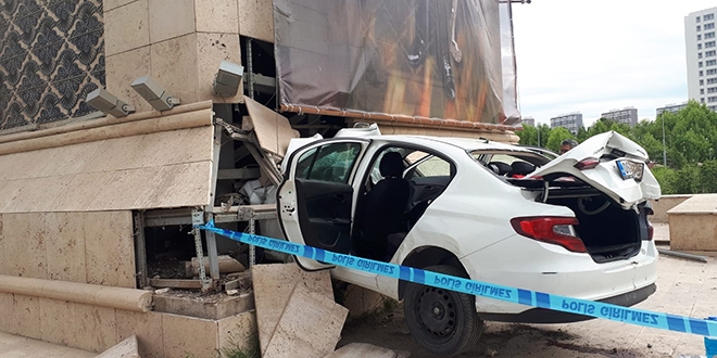 Başkentte jandarmadan kaçan sürücü kaza yaptı: 1 ölü