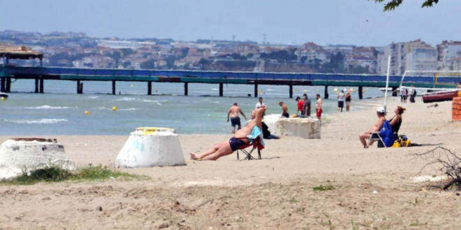 Yasağa rağmen denize girdiler