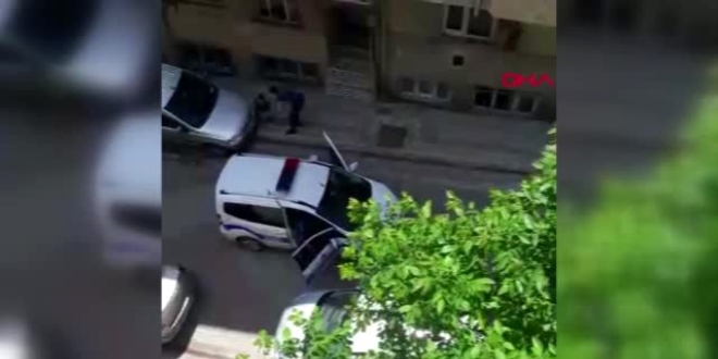 Polisi gören çocuk ağladı; Polis vatandaşlara sitem etti