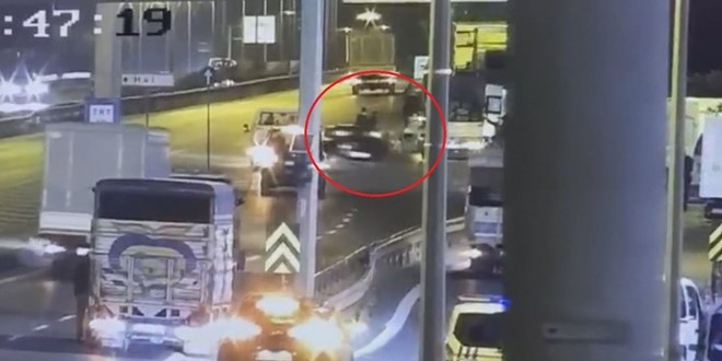 Alkollü sürücü denetleme yapan trafik polisine çarpıp kaçtı