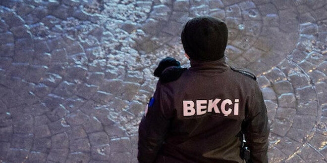 Pendik'te kimlik soran bekçilere saldırdılar