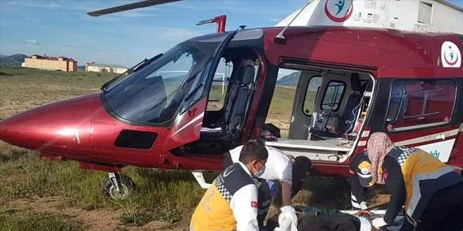 Yaylada rahatsızlanan genç ambulans helikopterle hastaneye kaldırıldı