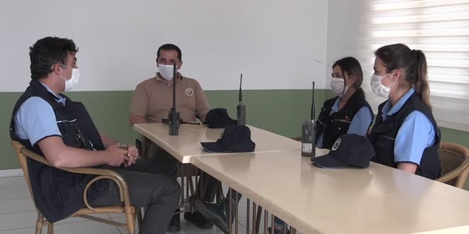 Orman mühendisi iki kadın 'ateş savaşçılarını' eğitiyor