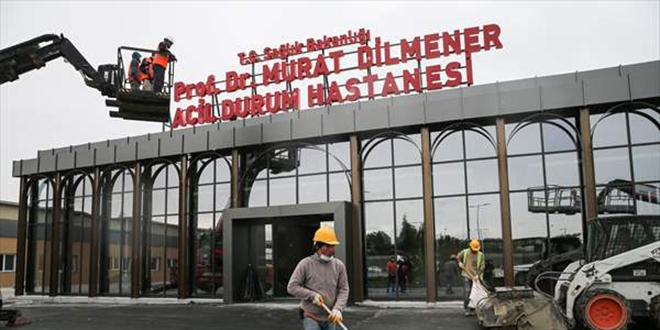 'Acil durum' hastanelerinin tabelaları asıldı