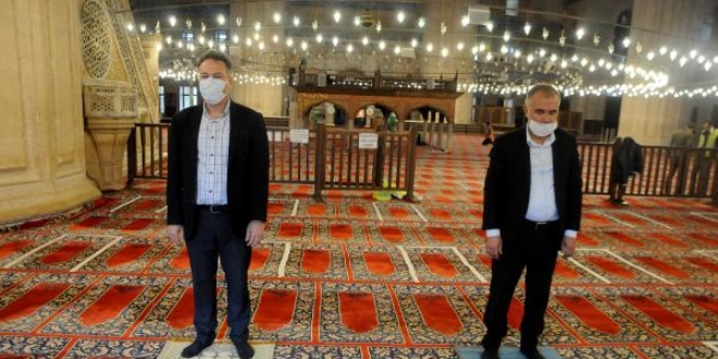 Edirne Müftüsü: Camideki ile evdeki seccade ayrı olmalı