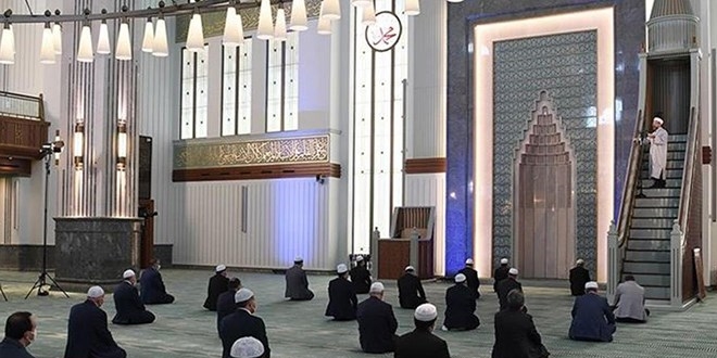 Üç büyükşehirde Cuma namazı için açık olacak camiler belli oldu