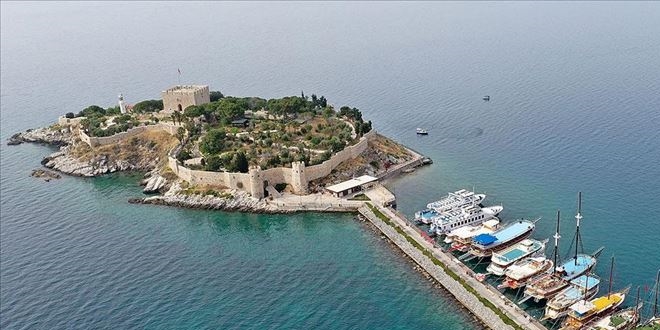 Tur tekneleri mavi sulara açılmak için gün sayıyor