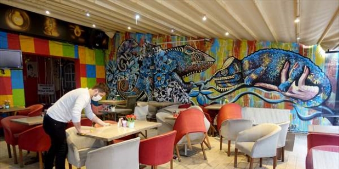 Kafe ve restoranlar yeniden açılmak için hazırlanıyor