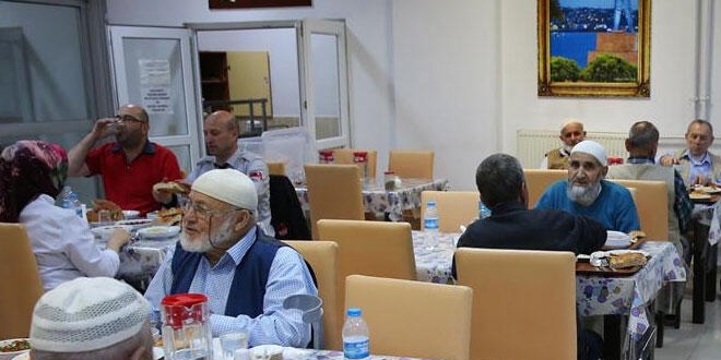Huzurevlerinde 14 günlük vardiya devam edecek