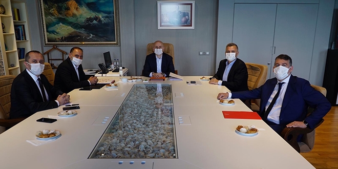 Bakan Karaismailoğlu, GSM operatörlerinin temsilcileri ile bir araya geldi