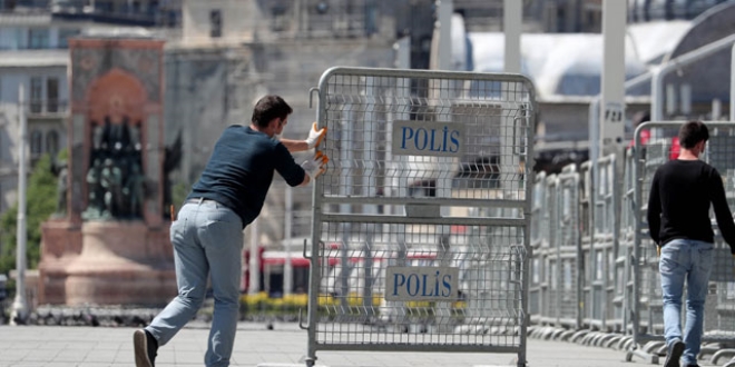 Gezi Park evresi polis bariyerleriyle kapatld