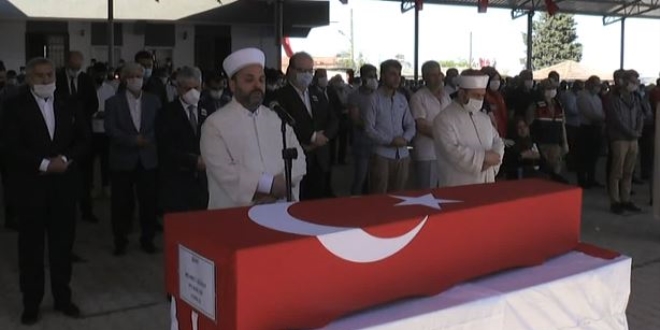 Hakkari'de şehit olan 2 askerimiz gözyaşlarıyla toprağa verildi