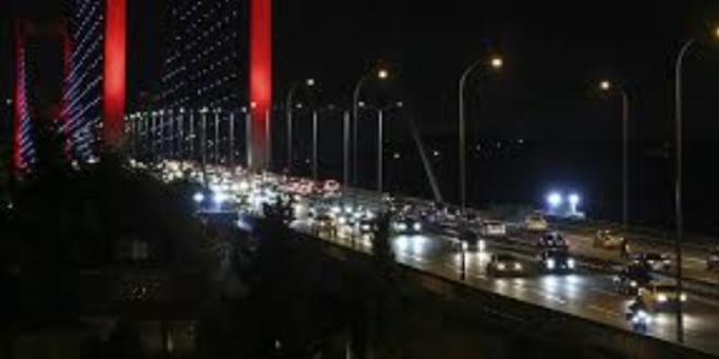 Başkentte sokağa çıkma kısıtlamasının sona ermesiyle caddeler hareketlendi