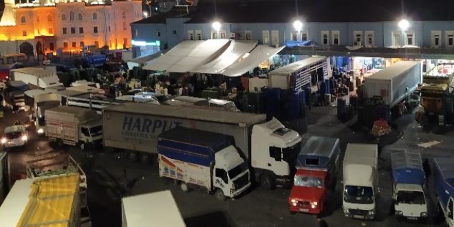 Kısıtlama sonrası sebze meyve halinde yoğunluk
