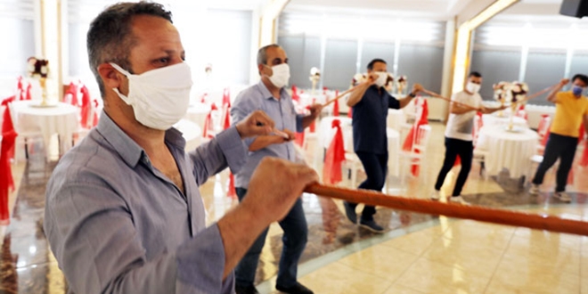 Güneydoğu'da normalleşmeyle 'düğün' heyecanı: Çubuklar hazır