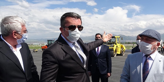 Vali Memiş: Havalimanı bitmezse utancımdan sokağa çıkamam