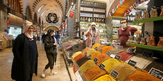 Tarihi Kapalıçarşı ve Mısır Çarşısı kapılarını yeniden açtı