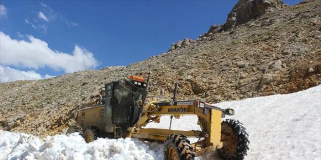Yörüklerin Toroslar'a göç edeceği yollar açılıyor