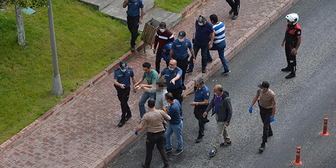 'Sosyal mesafe' uyarısını duyunca kendisine zarar verdi