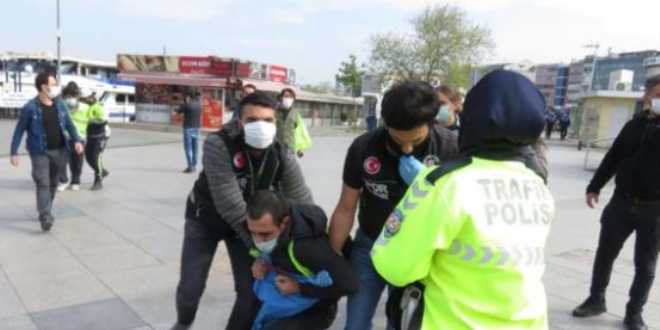 Kadıköy'de izinsiz gösteriye polis müdahale etti