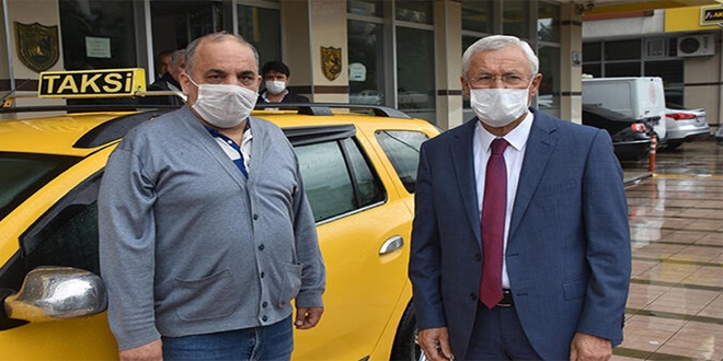 Unuttuğu 60 bin lirasını teslim eden taksiciye 31 lira bahşiş verdi