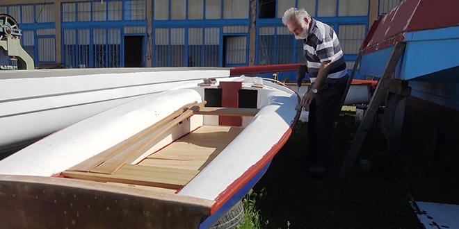 Denizi olmayan ilde ekme�ini tekneden kazan�yor