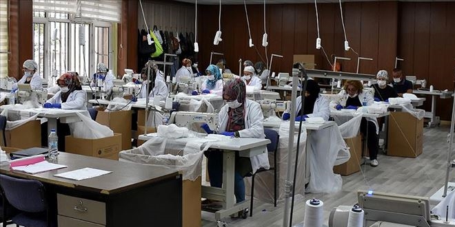 Bu tesiste günlük 2,5 milyon maske üretiliyor