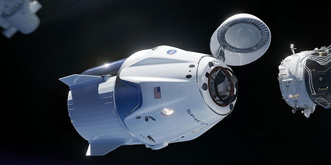 SpaceX'in yeniden kullanılabilir roketi karaya ulaştı
