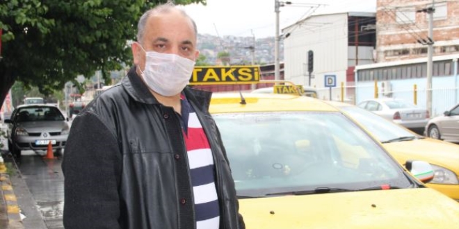 Taksici aracnda unutulan 60 bin liray sahibine teslim etti