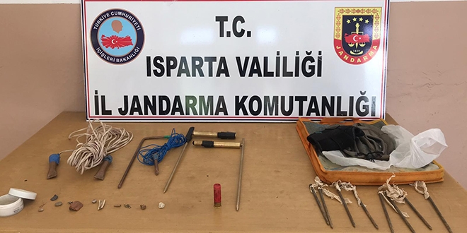 Antik kentte kaçak kazı yapan üç kişi 'fotokapan'a yakalandı