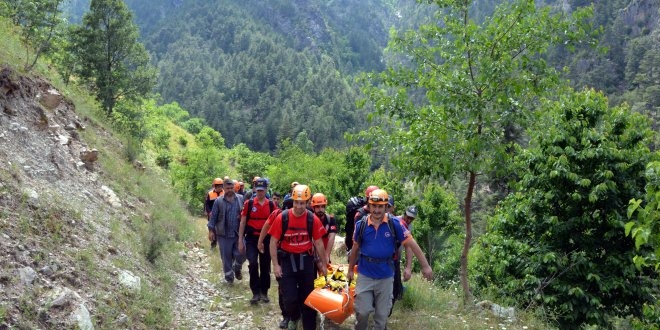 450 metre yükseklikten düşen öğretmen yaşamını yitirdi