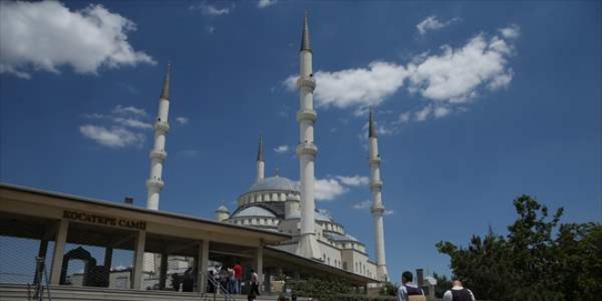 Kocatepe Camisi'nde cuma namazı kılındı