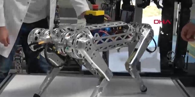 Konya'da gelitirilen robot eklem ve sensrlerle evresine duyarl
