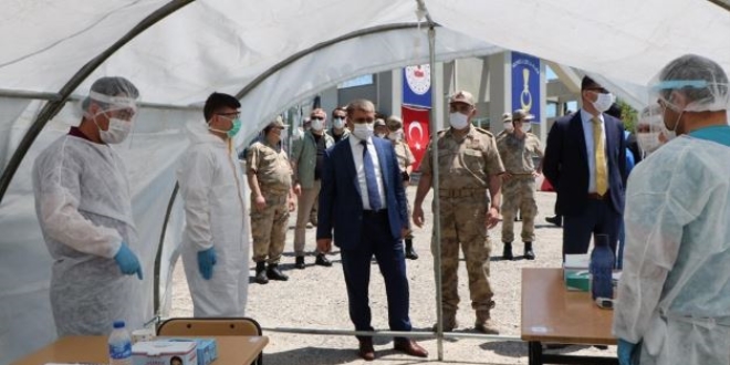Askerler birliklerine teslim olmaya başladı