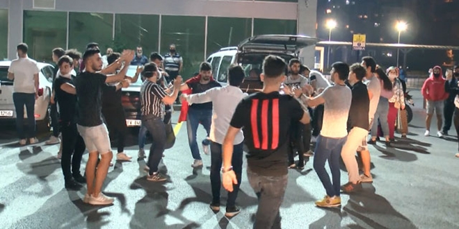 Otogarlarda maskesiz, sosyal mesafesiz asker uğurlaması