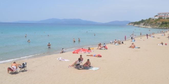 Kuşadası ve Didim plajlarında yoğunluk