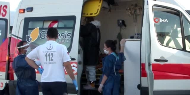 Koronavirüs vakası taşıyan ambulans kaza yaptı: 2 yaralı