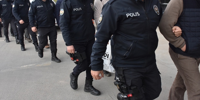Görevdeki zabıt katibi, İKM ve teknisyenlere FETÖ operasyonu