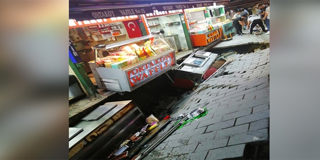 Ortaköy'de kumpircilerin olduğu sokakta çökme