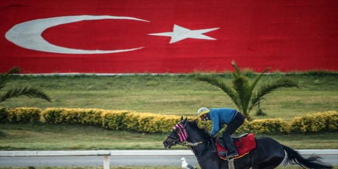 At yarışları yeniden start veriyor